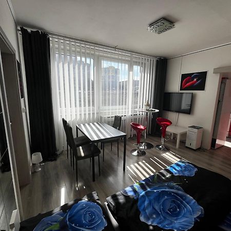 Monfas Apartment Barrandov Praga Esterno foto